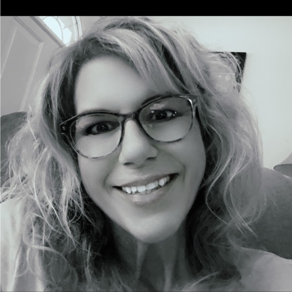 Meet your Posher, Cynthia - Picture 2 of 2